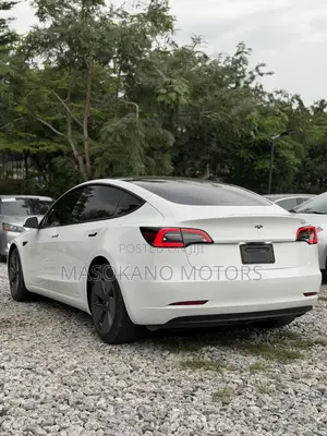 Tesla Model 3 2023 White