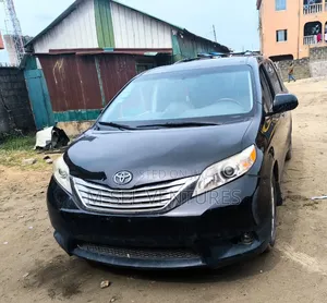 Toyota Sienna LE 7 Passenger Mobility 2011 Black