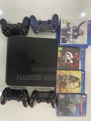 Ps4 With 4 Pads and 6 Games