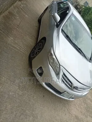 Toyota Corolla LE 4dr Sedan (1.8L 4cyl 4A) 2013 Silver