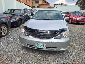 Toyota Camry LE 4dr Sedan (2.4L 4cyl 5M) 2004 Silver