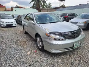 Toyota Camry LE 4dr Sedan (2.4L 4cyl 5M) 2004 Silver