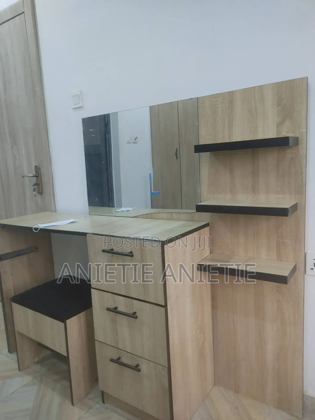 Clean Sharp Dressing Mirror