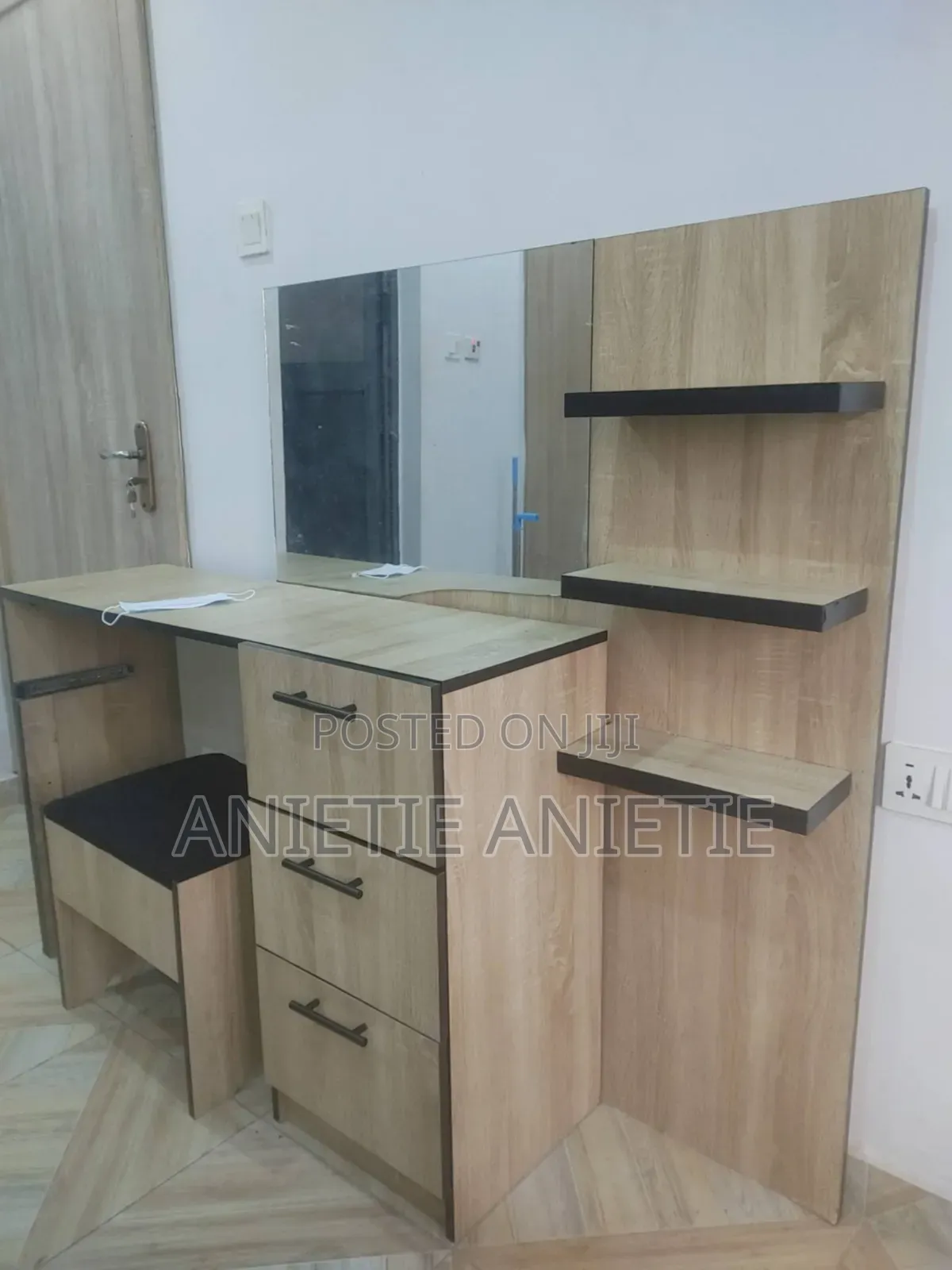Clean Sharp Dressing Mirror