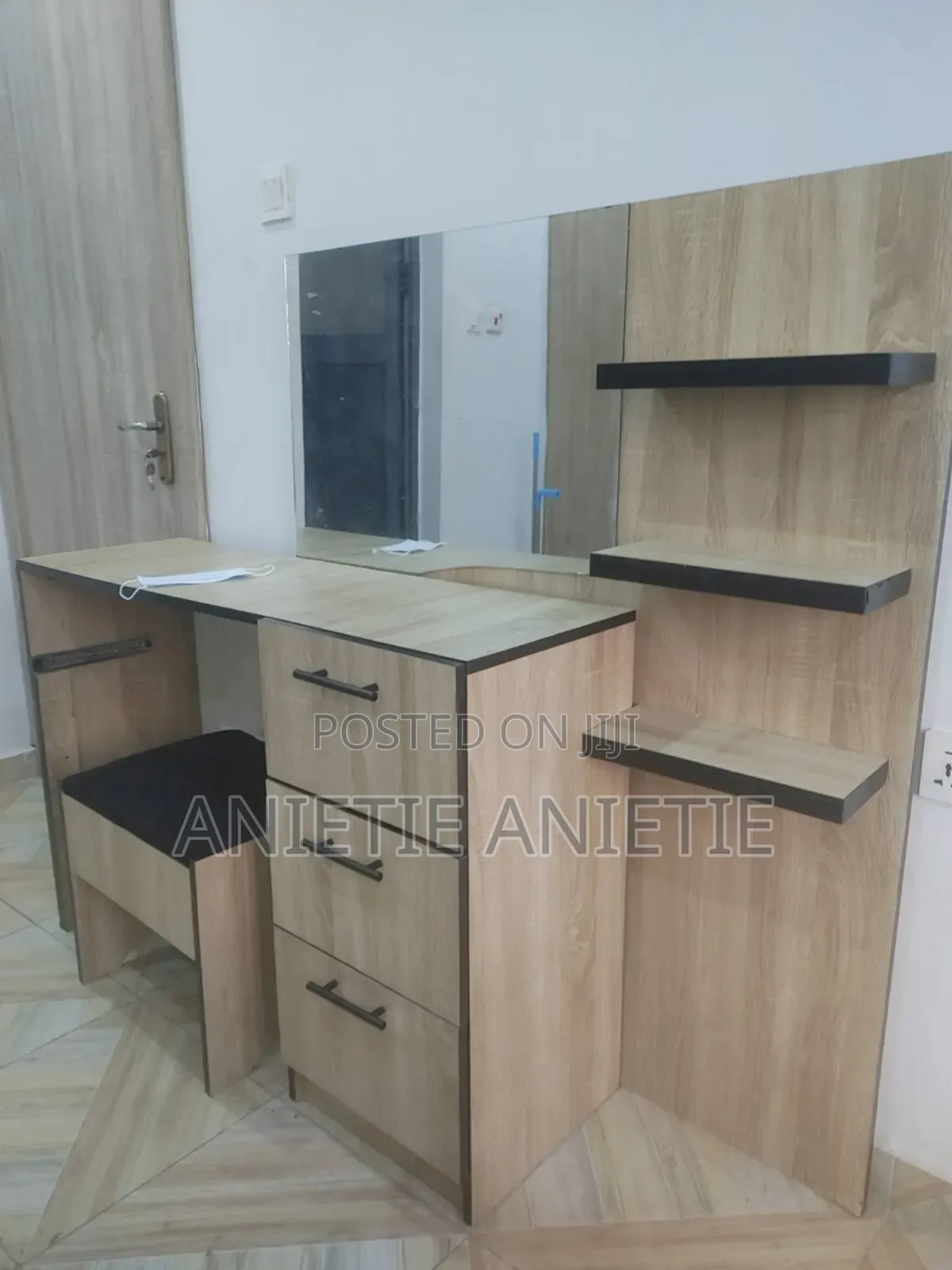 Clean Sharp Dressing Mirror
