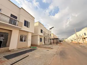 4bdrm Duplex in Dakwo District for sale