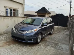 Toyota Sienna Limited AWD 7-Passenger 2013 Blue