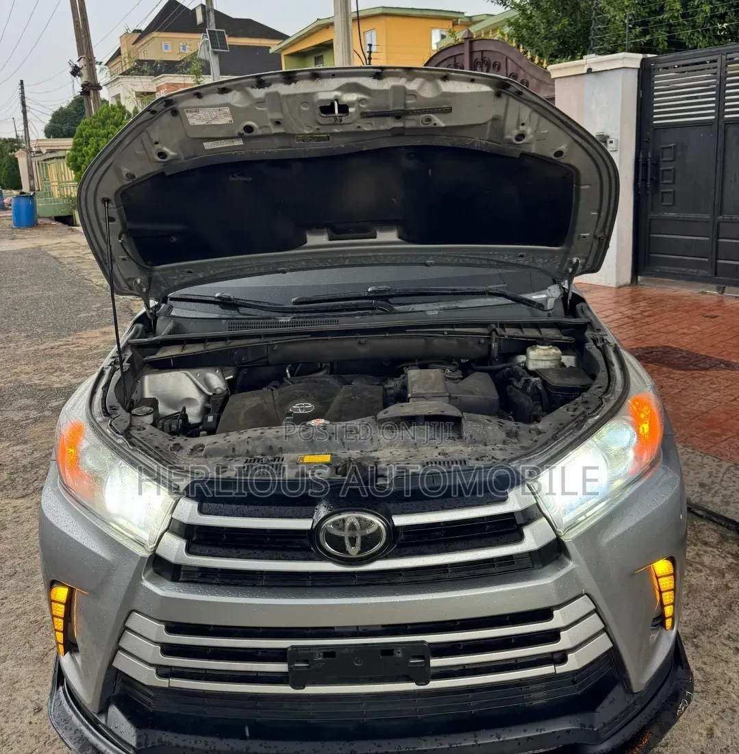 Toyota Highlander 2018 Silver