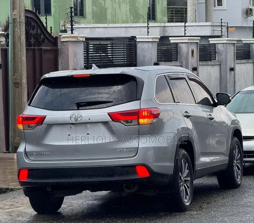 Toyota Highlander 2018 Silver