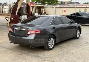 Toyota Camry XLE V6 4dr Sedan (3.5L 6cyl 6AM) 2010 Gray