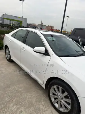 Toyota Camry XLE V6 4dr Sedan (3.5L 6cyl 6A) 2013 White