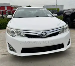 Toyota Camry XLE V6 4dr Sedan (3.5L 6cyl 6A) 2013 White