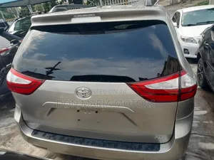 Toyota Sienna 2015 Gold