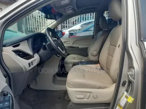 Toyota Sienna 2015 Gold