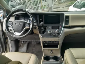 Toyota Sienna 2015 Gold
