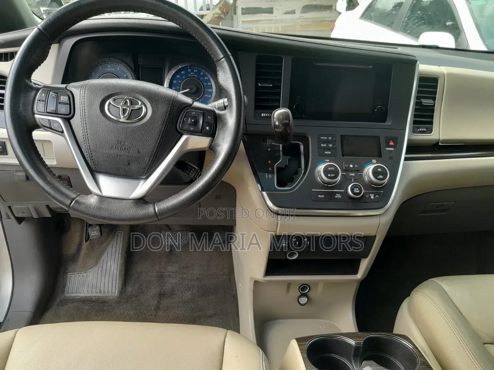 Toyota Sienna 2015 Gold