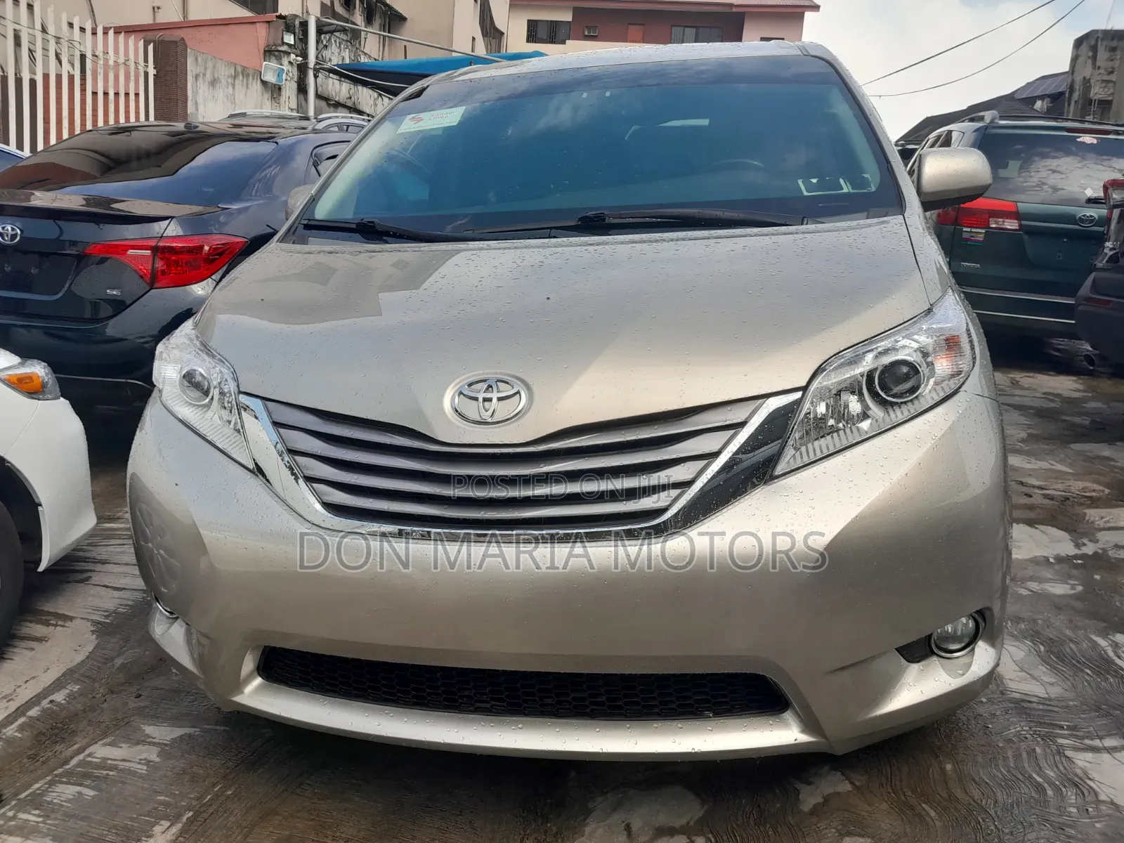 Toyota Sienna 2015 Gold
