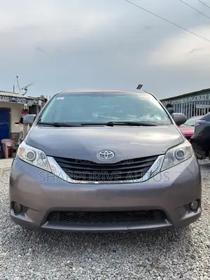 Toyota Sienna LE 7 Passenger Mobility 2011 Gray