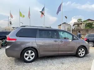Toyota Sienna LE 7 Passenger Mobility 2011 Gray