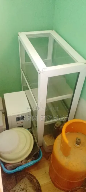3 Step Aluminum Show Glass
