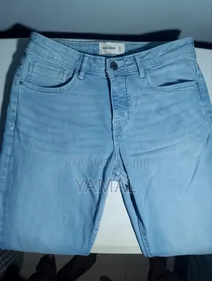 Blue Jeans Pull and Bear
