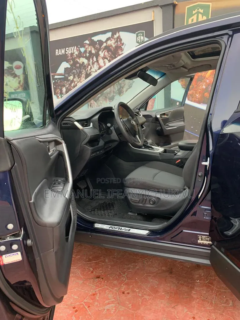 Toyota RAV4 2024 Blue