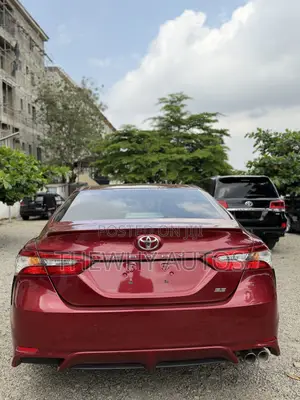 Toyota Camry SE (2.5L 4cyl 8A) 2019 Burgundy
