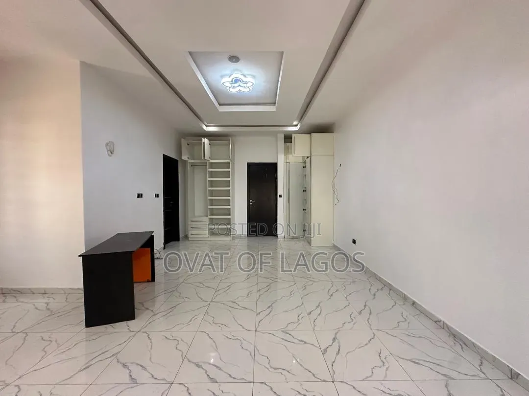 4bdrm Duplex in Chevron Drive for rent