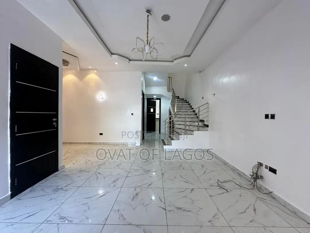 4bdrm Duplex in Chevron Drive for rent