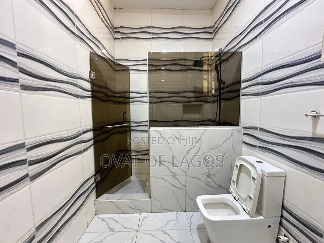 4bdrm Duplex in Chevron Drive for rent