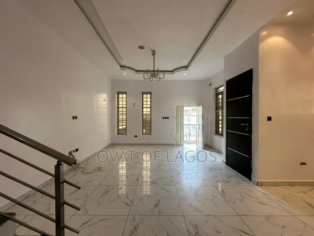 4bdrm Duplex in Chevron Drive for rent