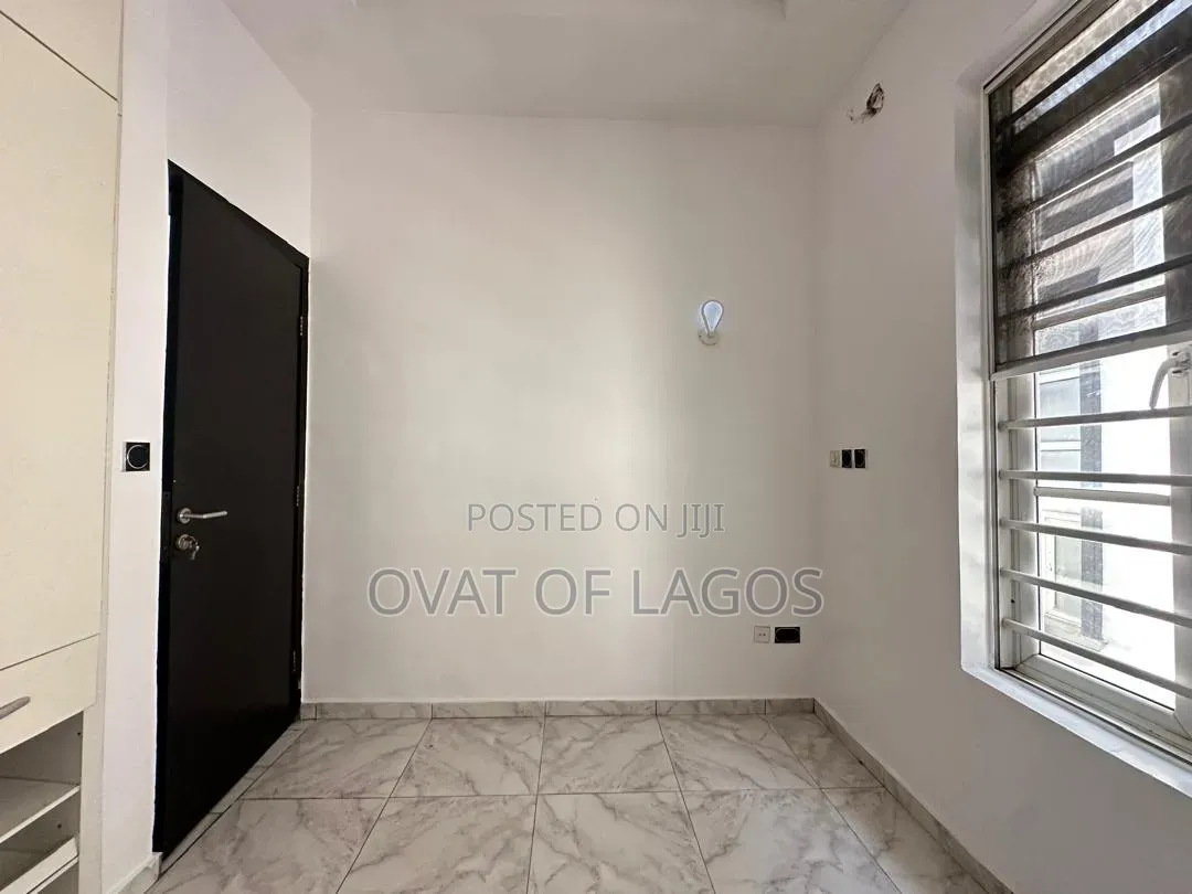 4bdrm Duplex in Chevron Drive for rent