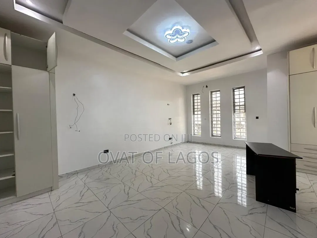 4bdrm Duplex in Chevron Drive for rent