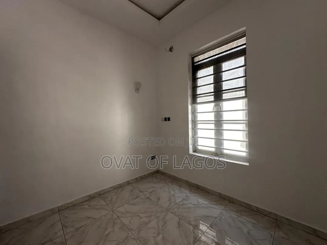 4bdrm Duplex in Chevron Drive for rent