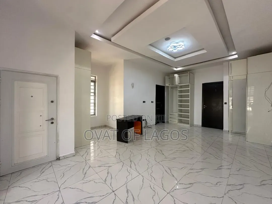 4bdrm Duplex in Chevron Drive for rent
