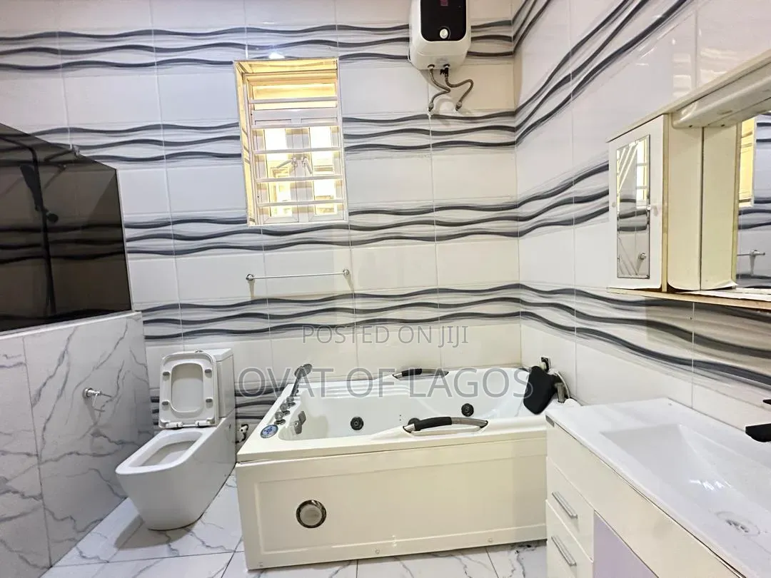 4bdrm Duplex in Chevron Drive for rent
