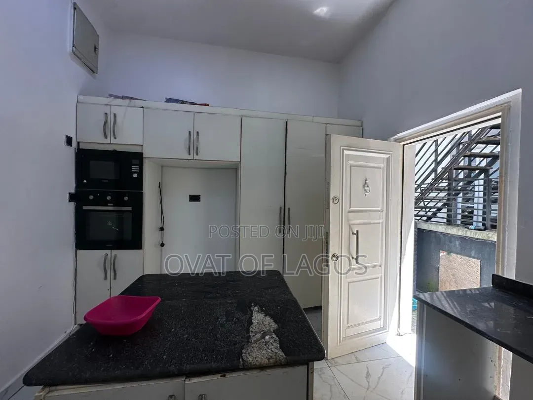 4bdrm Duplex in Chevron Drive for rent