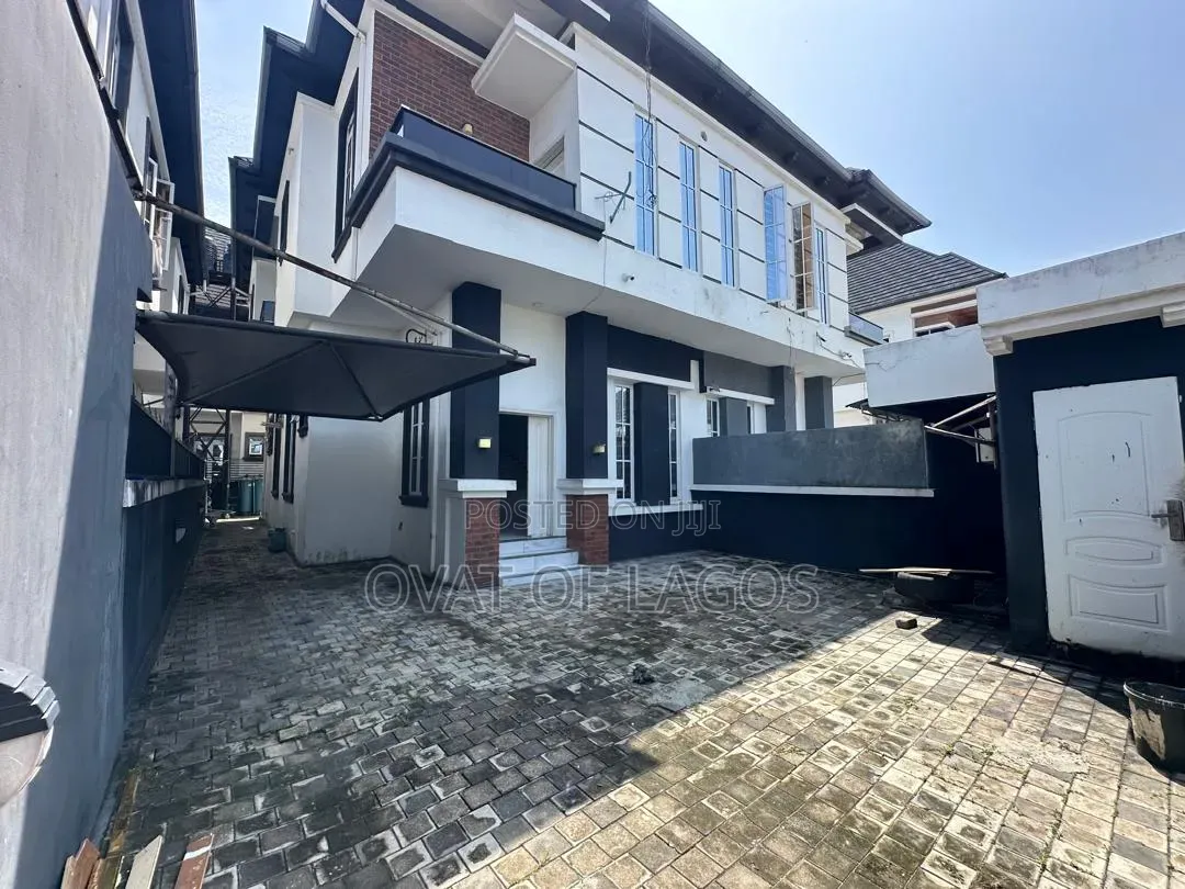4bdrm Duplex in Chevron Drive for rent
