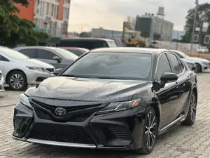 Toyota Camry SE (2.5L 4cyl 8A) 2019 Black