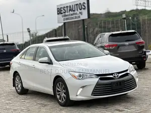 Toyota Camry XLE 4dr Sedan (2.5L 4cyl 6A) 2017 White