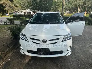 Toyota Corolla Base 4dr Sedan (1.8L 4cyl 5M) 2010 White