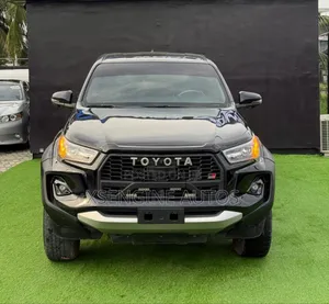 Toyota Hilux 2024 Black