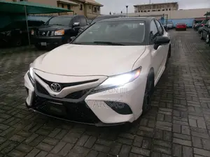 Toyota Camry XSE FWD (2.5L 4cyl 8AM) 2018 White
