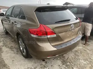 Toyota Venza AWD 2010 Gold