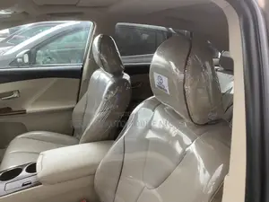 Toyota Venza AWD 2010 Gold