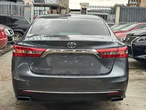 Toyota Avalon XLE Premium FWD Sedan (3.6L 6cyl 6A) 2016 Gray