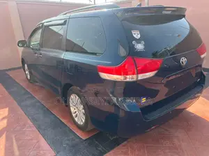 Toyota Sienna 2011