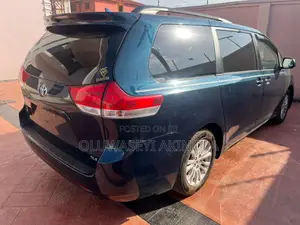 Toyota Sienna 2011