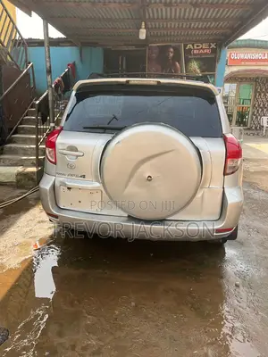 Toyota RAV4 I4 4x4 2006 Gold
