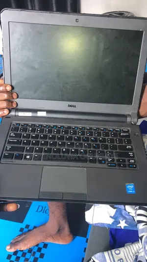 Laptop Dell Latitude 3350 4GB Intel Core i5 SSD 128GB